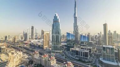 迪拜市中<strong>心</strong>的天际线日落时分，最高的建筑和谢赫<strong>扎</strong>耶德的道路交通阿联酋