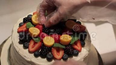浆果草莓蛋糕装饰
