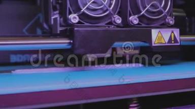 在3D<strong>打印机</strong>上打印。 工业打印在3D<strong>打印机</strong>上。 3D<strong>打印机</strong>工作