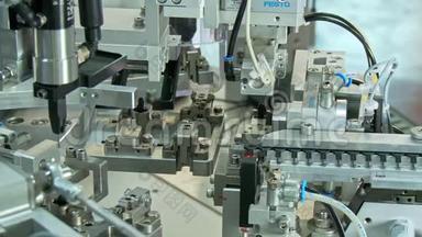 小型零件、机械臂加工先进工业生产线