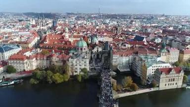 从布拉格上空<strong>俯瞰</strong>全景，从城市空中<strong>俯瞰</strong>布拉格的城市景观，飞越布拉格上空