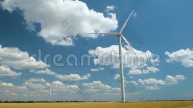 明亮多云天空背景下的风力发电机-风能和技术概念