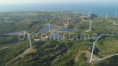 有风车的太阳能农场。 菲律宾，吕宋