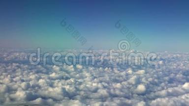 4K透过飞机窗户观看天空和云彩的美妙景色
