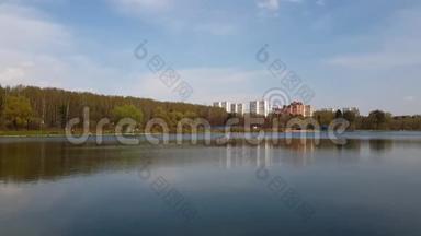 俄罗斯莫斯科Zelenograd行政区的学校湖