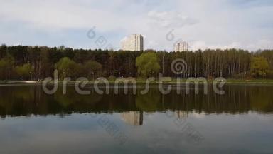 俄罗斯莫斯科Zelenograd行政区的学校湖