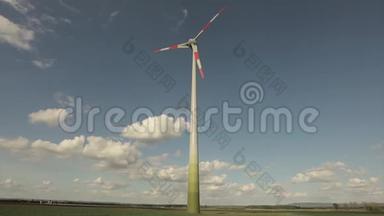 风力发电机组特写背景云浮天.. 时光流逝。 巴拿马