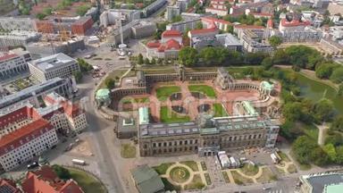 德累斯顿，德国-六月，2019年：德累斯顿历史市中心的空中全景无人机景观。