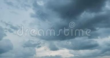 飞行的积云，美丽的云时间流逝，视频循环