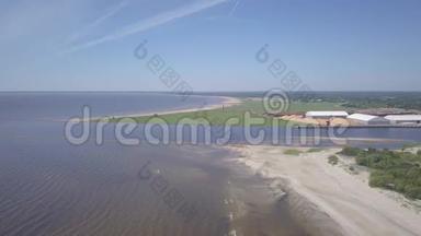 波罗的海海岸海滩Ventspils Kurzeme航<strong>空无</strong>人机顶视图4K UHD视频
