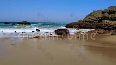 葡萄牙<strong>岩石</strong>海岸，大西洋<strong>海浪</strong>，沙滩