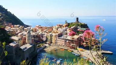 从上面可以看<strong>到老</strong>弗纳扎的美丽景色。 意大利Cinque Terre国家公园五个著名的彩色村庄之一..