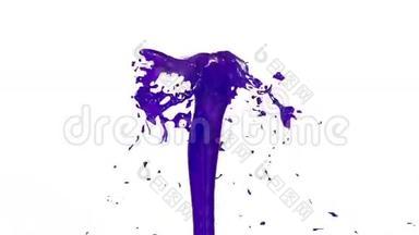 美丽的喷泉喷射液体像紫罗兰汁，喷泉随着<strong>水流</strong>高高<strong>上升</strong>。 3D渲染非常高