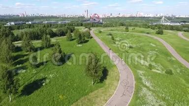 俄罗斯莫斯科西部行政区上空。 观看莫斯科，Krylatsky山，循环轨道，Krylatskaya循环