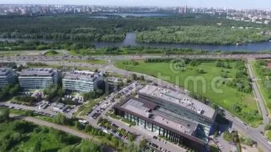 俄罗斯莫斯科西部行政区上空。 观看莫斯科，Krylatsky山，循环轨道，Krylatskaya循环