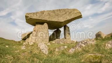 基尔克鲁尼杜门是新<strong>石器</strong>时代的纪念碑，可追溯到公元前4000年至3000年之间的阿尔达拉和波尔图在多戈尔县