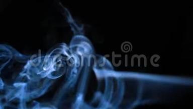 黑色背景上的抽象白烟，烟雾背景，蓝色烟雾背景