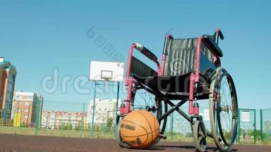 运动排球场上有篮球的轮椅类型