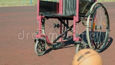 运动排球场上有篮球的轮椅类型
