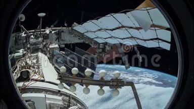 通过国际空间站国际空间站窗口看到的地球。 这幅图像的元素由美国宇航局提供。