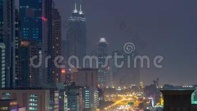 迪拜市中<strong>心</strong>的塔楼日夜不停。 日落后带摩天大楼的谢赫<strong>扎</strong>耶德公路的鸟瞰图。