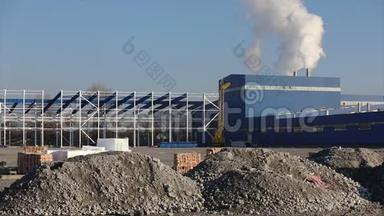 工厂或工厂屋顶上的<strong>烟斗</strong>冒出的烟