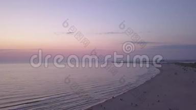 波罗的海海岸海滩Ventspils Kurzeme航<strong>空无</strong>人机顶视图4K UHD视频
