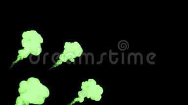 发光的绿色墨水在黑色背景上注入水。 三维动画与卢马哑光作为阿尔法通道在缓慢运动。 使用