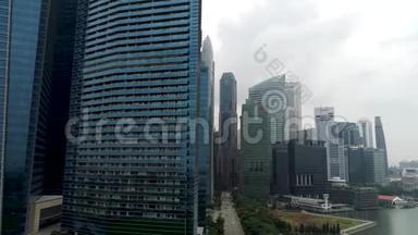 现代商业建筑的鸟瞰图。 商业中心市中心摩天大楼的建筑景观。 现代摩天大楼里