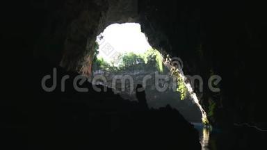 希腊凯法洛尼亚岛的梅利萨尼洞穴