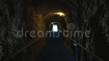希腊凯法洛尼亚岛的梅利萨尼洞穴