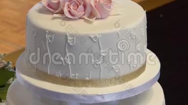 婚礼蛋糕和装饰