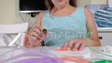 创意女孩使用3D笔打印3D形状。