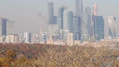 从Sparrow Hills或VorobyovyGory观景台俯瞰莫斯科城市和摩天大楼建筑群