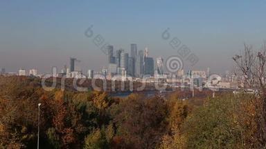 从Sparrow Hills或VorobyovyGory<strong>观景台</strong>俯瞰莫斯科城市和摩天大楼建筑群