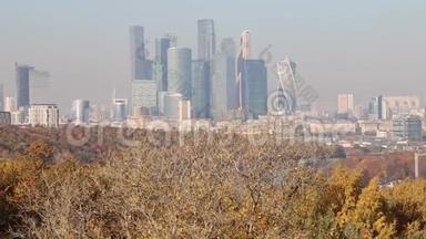 从Sparrow Hills或VorobyovyGory观景台俯瞰莫斯科城市和摩天大楼建筑群