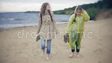快乐的女孩走在海岸旅行生活方式冒险度假户外。 一个穿着时髦衣服的女孩