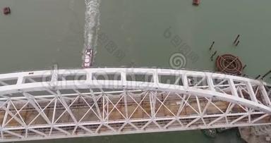 克里米亚大桥于2018年3月22日开工