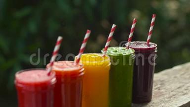 冰沙里的彩虹。 西瓜，木瓜，芒果，菠菜和<strong>火龙</strong>果.. 冰沙，<strong>果汁</strong>，饮料，饮料