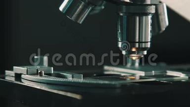 实验室的显微镜。
