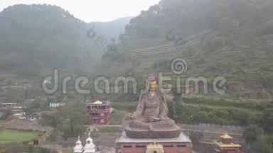 尼泊尔加德满都山谷的帕德马桑巴瓦古鲁雕像神庙的景观-2017年10月16日
