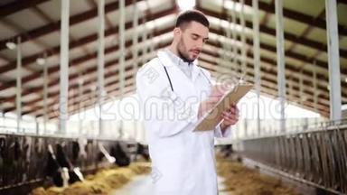奶牛场奶牛场里有奶牛的兽医