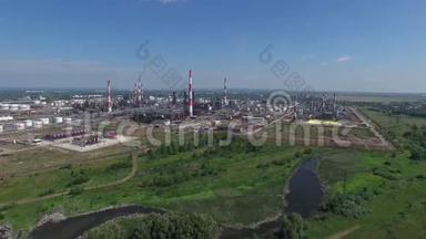 工业<strong>炼油厂</strong>的鸟瞰图。
