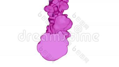 粉红色墨水与阿尔法面具水下移动缓慢的运动。 用于过渡、背景、覆盖的油墨或烟雾云