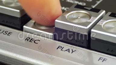 音频盒式播放机上的按键记录控制按钮