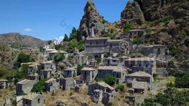 从空中俯瞰彭塔蒂洛小<strong>村庄</strong>，教堂和废弃<strong>村庄</strong>的废墟，卡尔瓦里奥山上的希腊殖民地，他们的<strong>村庄</strong>