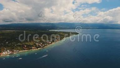 鸟瞰热带岛屿美丽的海滩。 <strong>菲律宾</strong>宿务岛。