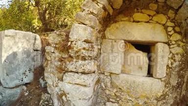 罗马墓葬或储藏设施的废墟，2000年历史的奥利姆波斯莱西亚市，莱西亚小径，马库斯·奥雷利乌斯，坟墓