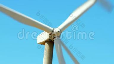 加州沙漠的风力发电机