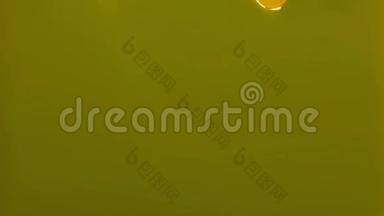 黄色油漆填充屏幕，隔离在白色全<strong>高清</strong>与阿尔法通道